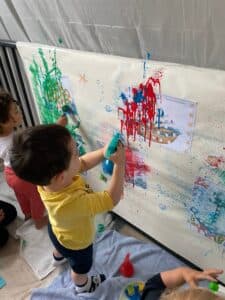 Atelier peinture avec les enfants